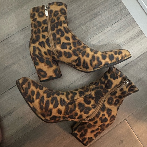 Marc Fisher Leopard Ankle Booties with Block Heel - Picture 1 of 9